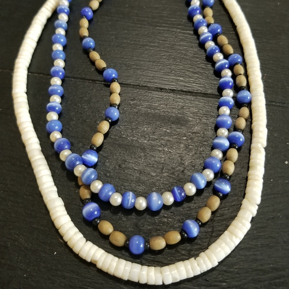 3 necklaces- free with bundle - Picture 1 of 6